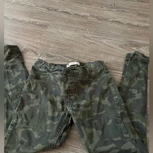 Kids Levi’s Jeggins Camo Pull-on Skinny Size 10 Regular